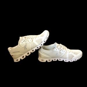 On Cloud White size W7.5